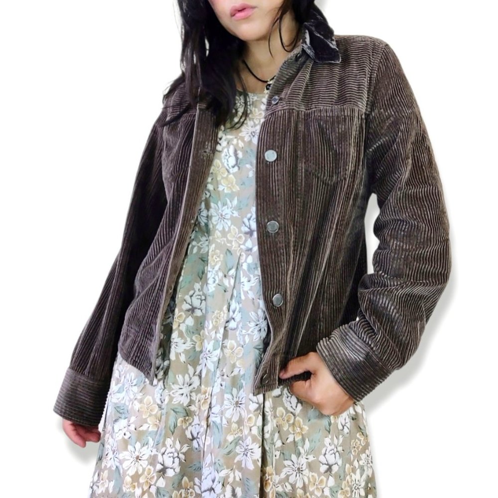 Vintage Y2K corduroy ribbed jacket with contrasting velvet collar